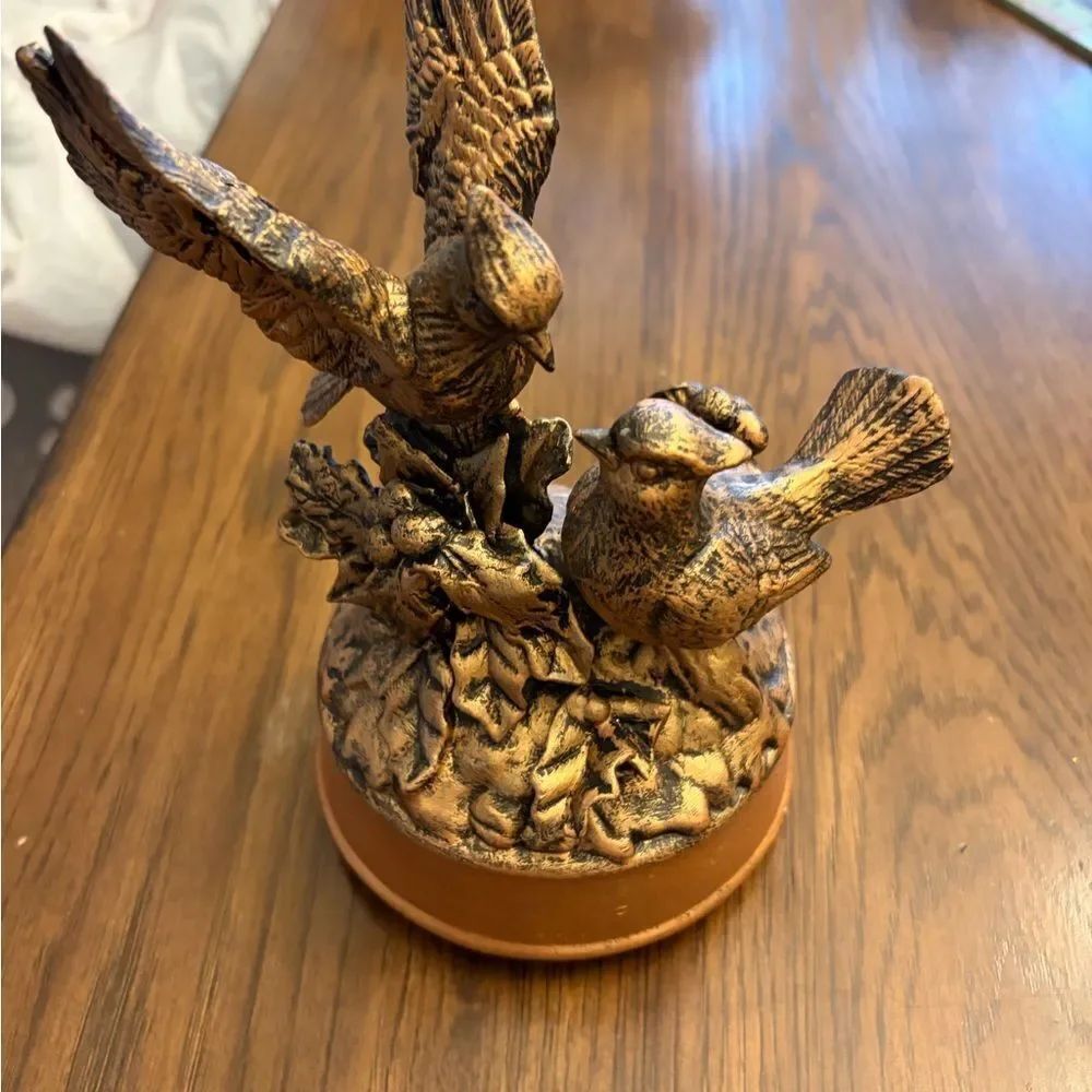 Bronze like panted Bird Figurine music box. Vintage. Cottagecore.